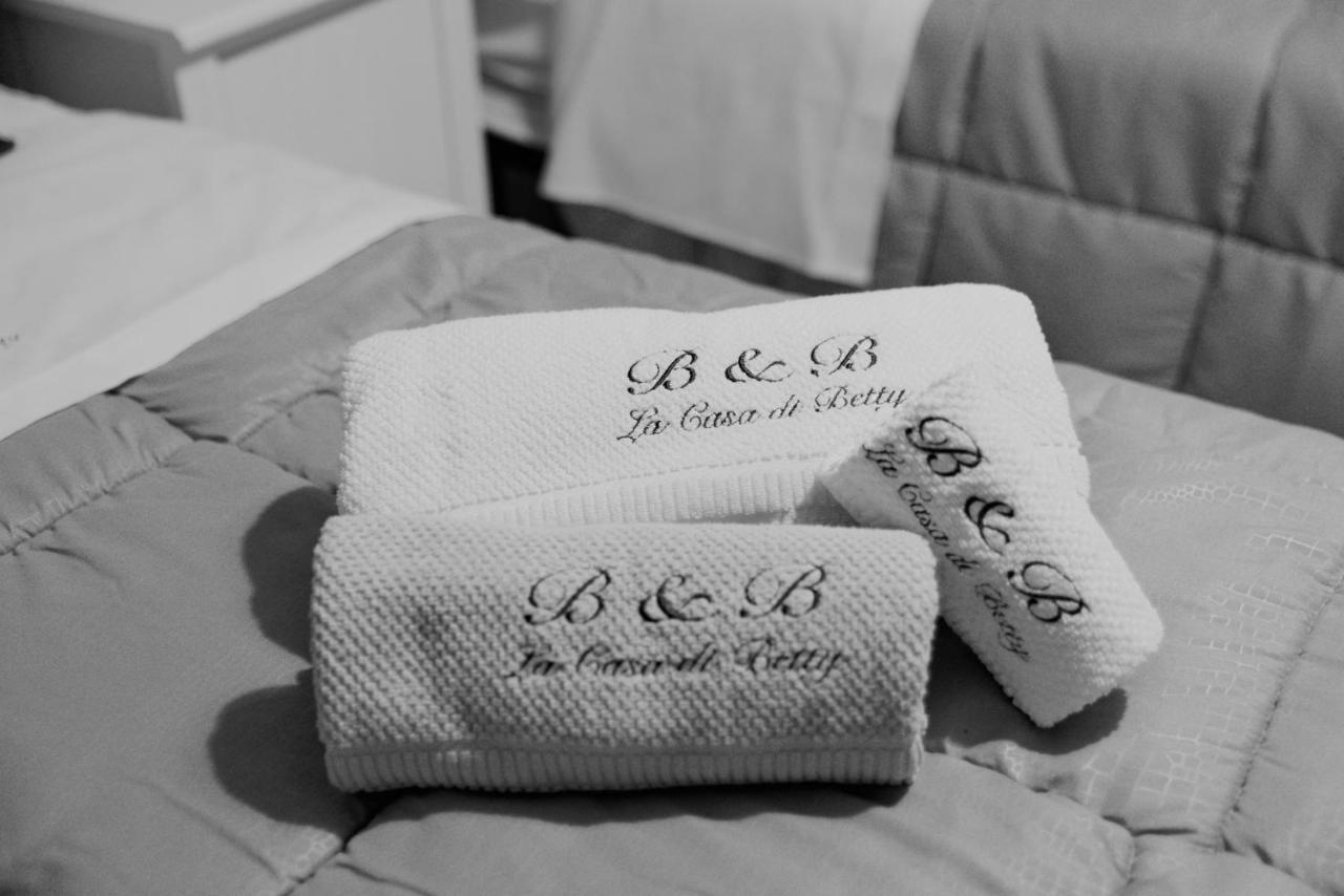B&B La Casa Di Betty Albanella 外观 照片